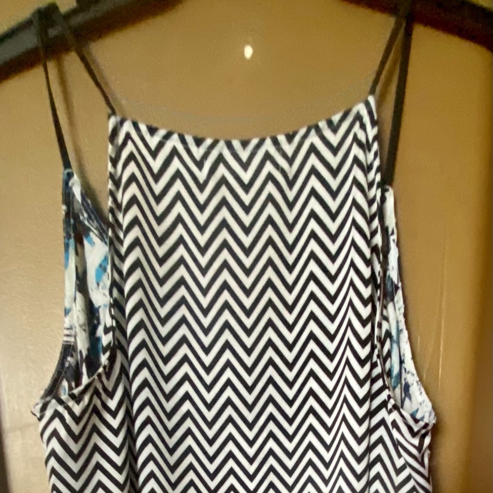 Tank top - Picture 8 of 10